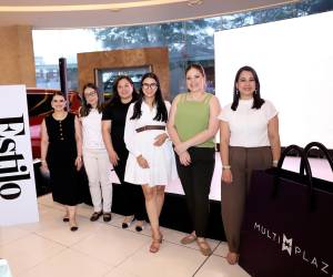 Revista Estilo y Multiplaza presentaron The Mom Break, un evento donde las invitadas disfrutaron de un taller de arcilla que les permitió moldear, explorar y crear piezas únicas a su gusto. La jornada contó con el respaldo de Nissan, que exhibió la nueva Nissan X-Trail e-POWER, protagonista de la experiencia, además de la participación de Perfumerías Magie y Estée Lauder, aportando un toque de belleza y lifestyle a este evento.