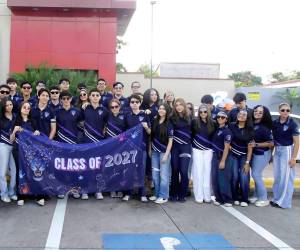 La clase 2027 de Seran School se reunió en las instalaciones del restaurante Denny’s en el boulevard Morazán para disfrutar de un delicioso desayuno y luego realizar su recorrido hacia las instalaciones educativas para continuar con la celebración. El evento incluyó una caravana de vehículos adornados con globos, sesión de fotografías y por supuesto los padres de familia que los acompañaron en este trayecto con mucho entusiasmo.