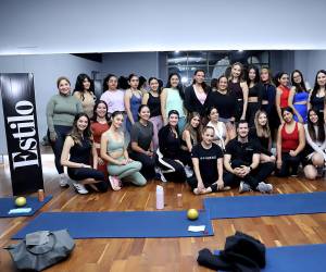 Como antesala a la décima edición de BAC Estilo Moda, Equinox, en alianza con Próspera, ofreció una experiencia privada que combinó movimiento, energía y equilibrio. El evento Showtime Stretch reunió a invitados especiales para una clase enfocada en recargar el cuerpo y mente. En un ambiente relajado y lleno de estilo, los asistentes se prepararon para vivir la emoción de las pasarelas más esperadas del año, iniciando así con buena energía la celebración de una década de moda con BAC Estilo Moda.