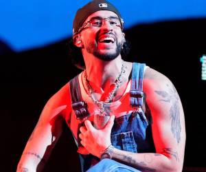 Bad Bunny dio inicio a su histórica residencia denominada “No me quiero ir de aquí” en su país de origen, Puerto Rico, con la que se espera reunir al menos a 400 mil fans de todo el mundo. El cantante se ha convertido en uno de los más escuchados en todo el mundo, tanto en plataformas de Spotify como de Apple Music. Aquí te contamos algunos datos de este increíble show.