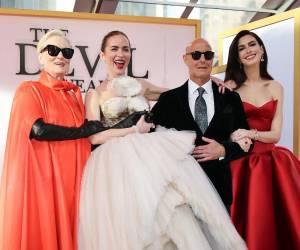 <i>The Devil Wears Prada 2</i> ya llegó a las salas y, como era de esperarse, volvió a poner a Runway en el centro de la conversación cultural. Pero más allá de la pantalla, la película está llena de decisiones creativas, guiños ocultos y detalles de producción que pasan fácilmente desapercibidos. Desde elecciones de vestuario hasta anécdotas del elenco y recreaciones meticulosas de escenarios, estos son datos que quizás no sabías de la secuela.