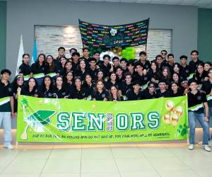 ¡Llegó el gran día! Los seniors 2026 de la Academia Los Pinares iniciaron su último año de high school con un emotivo desayuno junto a sus seres queridos. Posteriormente, la celebración continuó con una alegre caravana de motocicletas y vehículos decorados con globos y pancartas, que recorrió las calles hasta llegar a su querida escuela. Con entusiasmo y emoción, los estudiantes vivieron el comienzo de un año que promete estar lleno de recuerdos, aprendizajes y experiencias que los acompañarán toda la vida. Fotos: Mario Trejo