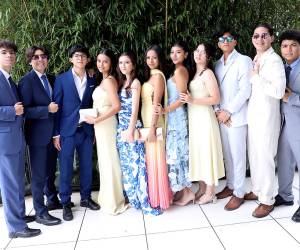 En una mañana fresca, entre neblina y pinos, los seniors 2026 de La Estancia School se reunieron para celebrar un brunch muy especial. Elegantes y de gala, los estudiantes llegaron al restaurante La Cumbre listos para disfrutar una velada llena de risas, momentos memorables y muchas fotografías.