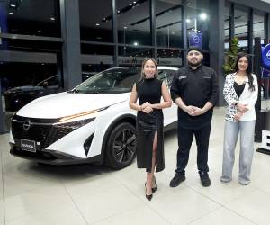 Diana Pineda, gerente de ventas de Grupo Q, el chef Kevin Cruz y Nohely Herrera.