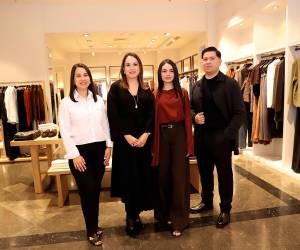 Massimo Dutti presentó su nueva colección de invierno donde da la bienvenida a esta temporada tan exclusiva presentada en Multiplaza caracterizada por la elegancia, sofisticación y estilo atemporal que distinguen a la marca. En la foto: Lila Fúnez, Paola Mendizabal, Lizbeth Maradiaga y Jorge Hernández.