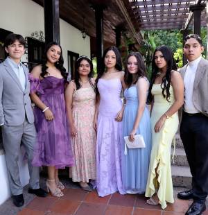 Los seniors 2026 de Acton Academy celebraron su esperado brunch en La Cuisinette, donde llegaron vestidos de gala y con la emoción a flor de piel. Fue una mañana especial para compartir, brindar y crear recuerdos que marcan el cierre de una etapa inolvidable.