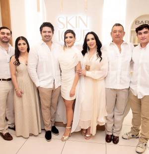 El cuidado de la piel encuentra un nuevo referente en Tegucigalpa con la llegada de Skinique, un espacio diseñado para combinar ciencia, innovación y bienestar en un mismo lugar. La Dra. Ivonne Mayorga celebró la apertura de su segundo centro dermatológico en Honduras, ampliando así la propuesta que inició exitosamente en Choluteca. Con tecnología de vanguardia y un enfoque integral en la salud y belleza de la piel, Skinique abre sus puertas para ofrecer tratamientos especializados y una experiencia personalizada a cada paciente.