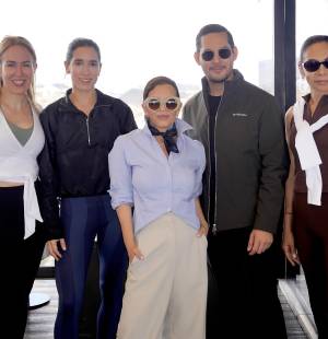 Zielo Rooftop se convirtió en el escenario perfecto para Barre and Brunch: Move with Grace in Balance, una experiencia presentada por Revista Estilo y BARUCH pensada para conectar cuerpo y mente en un ambiente sofisticado y relajado. Con una vista privilegiada a la ciudad, las asistentes participaron en una clase de barre dirigida por la coach Natalia Loyd. Al finalizar, disfrutaron de un brunch de cuatro tiempos, un espacio ideal para compartir, relajarse y extender la experiencia en compañía