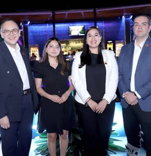 En el marco de su 75 aniversario, Banco de Occidente presentó The Tobacco Club, una experiencia creada para reunir a clientes e invitados en torno al tabaco hondureño, la buena música y una selección de finos licores. El evento, realizado en Tegucigalpa en alianza con Royal Eventos, ofreció un ambiente relajado y bien cuidado, pensado para disfrutar, compartir y conocer más sobre los sabores y aromas que forman parte de esta tradición. Más allá de la celebración, la velada también destacó el valor cultural y económico del tabaco en el país.