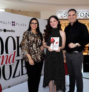 Revista Estilo, Multiplaza y Metromedia presentaron la quinta edición de Book n’ Booze, un encuentro que reunió a amantes de la lectura para inspirarse y conectar. En esta ocasión, Antonella Balleta guió la conversación alrededor del icónico libro The Devil Wears Prada, creando una experiencia única donde la pasión por los libros y la moda se encontraron.