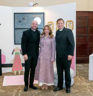 Judith Vitanza presenta su libro “Light and Shadows: Dreamy Adventures”
