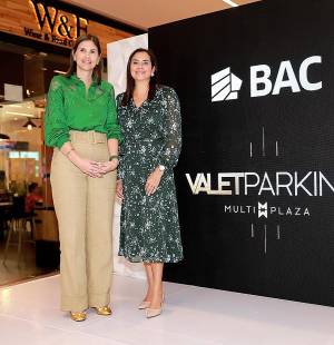Pamela Cruz, Gerente de Mercadeo y Comercialización de Grupo Roble, y Valeria Cruz, Vicepresidente de Mercadeo y Comunicación de BAC Credomatic.