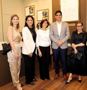 Pamela Cruz, Johanna Martínez, Magda J. de Martínez, Blanca Bendeck y Raquel Martínez