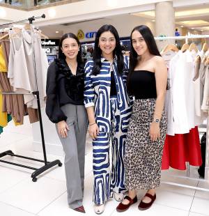El Trunk Show de BAC Estilo Moda 2025 fue todo un éxito. En una tarde llena de moda y creatividad, los asistentes disfrutaron de una experiencia única, adquiriendo piezas exclusivas diseñadas por el mejor talento hondureño. El evento se realizó en la Plaza Central de Multiplaza, donde los amantes del estilo pudieron disfrutar de descuentos especiales con las tarjetas BAC y vivir de cerca la esencia de las pasarelas más icónicas del país.