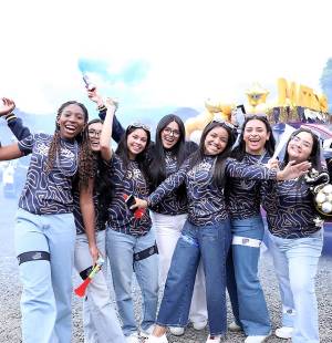 Lights, camera... seniors! La generación 2026 de la International School of Tegucigalpa arrancó su último año con una jornada llena de alegría. Primero compartieron un cálido desayuno junto a sus seres queridos y luego, entre risas y emoción, se lanzaron en una colorida caravana de vehículos decorados que los llevó hasta la escuela, donde la verdadera fiesta apenas comenzaba.