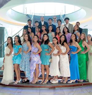 <b>La generación 2024 de la Western International School</b>Los Seniors se reunieron en el salón emperador X el Copantl Convention Center para compartir durante un brunch y estrechar así lazos de amistad y compañerismo. El encuentro fue ofrecido por la sociedad e pares e familia, quienes se mostraron muy contentos, porque dentro de pocos meses sus hijos se recibirán como Bachilleres Bilingües en Ciencias y Humanidaes.