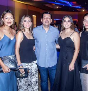 Marcas Mundiales de Honduras celebró en grande su 30 aniversario con la primera edición del Wine &amp; Spirits Experience 2025, un evento exclusivo que reunió a invitados especiales para disfrutar de una velada dedicada al sabor, la innovación y la elegancia.