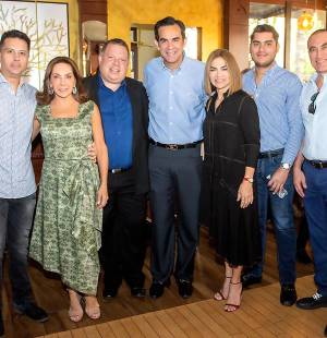 Juan Diego Canahuati, Sandra Canahuati, Harold Diaga, gerente de alimentos y bebidas Club Árabe, Rubén Alemán, gerente ejecutivo del Club Hondureño Árabe, Azucena Trochez, Luis Enamorado y Vicente Cantillano.
