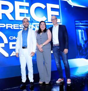 Con el objetivo de potenciar el crecimiento de sus aliados comerciales y adaptarse a las nuevas dinámicas del consumidor, Grupo Roble ha dado un paso firme hacia la transformación del retail en Honduras mediante su programa de formación empresarial CRECE. En esta ocasión, organizó la conferencia “Omnicanalidad: Del clic a la tienda”, una jornada que reunió a inquilinos de Multiplaza Tegucigalpa, Multiplaza San Pedro Sula y Metromall para fortalecer sus capacidades en estrategias omnicanal. En la foto: Alexander Moreno, Blanca Ramírez y Enrique Samper.