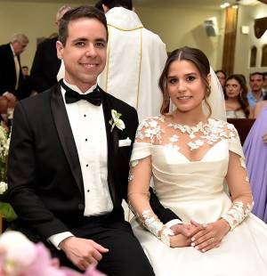 Una noche de ensueño marcó el inicio de una nueva vida juntos para Alexa María Girón Cerrato y Guillermo Bográn Ayestas, quienes celebraron su unión con una ceremonia cargada de romanticismo, glamour y emociones compartidas con familiares y amigos. Desde el altar de la imponente iglesia Nuestra Señora de Suyapa, hasta la elegante recepción en el Club Hondureño Árabe, cada momento fue cuidadosamente planeado para reflejar el amor que une a la pareja. En la foto: Guillermo Bográn y Alexa Girón.
