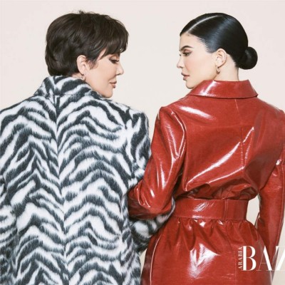 Kylie y Kris Jenner en la portada de Harpers Baazar Arabia