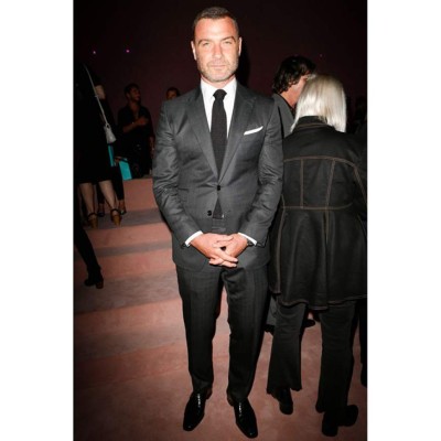 Liev Schreiber<br/>Clásico, sencillo, un traje gris que incorpora los característicos detalles Ford fue la elección del actor.<br/>