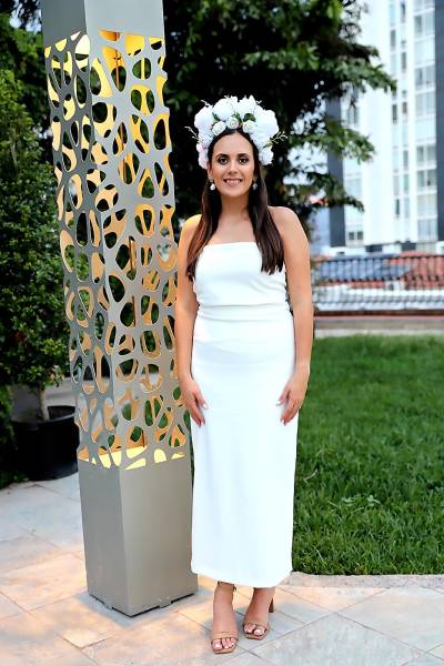 Monique García está a un paso del altar y ha querido celebrarlo por todo lo alto. En el mes de octubre daba a conocer su compromiso, ahora, Monique hija de Carlos Francisco García y Rosemonde Abedrabbo-García ha sido protagonista de un bridal shower al estilo Frida Kahlo. Mónique se casará el próximo mes con Álvaro Herra Zelaya.