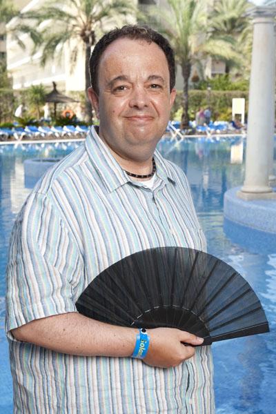 El actor británico Hugh J Sachs empezó su carrera en teatro, participando en numerosas puestas en escena por toda Inglaterra 