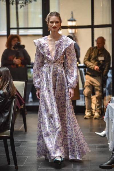 Milan Fashion Week ya extendió sus pasarelas con las propuestas de los grandes de la moda italiana para el Otoño-Invierno 2026/2027. Luisa Beccaria abrió la semana con su propuesta cargada de mini prints florales presentada en el Carlton Hotel.