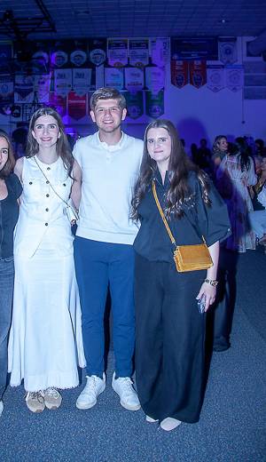 En una velada con causa, padres de familia e invitados especiales se reunieron para presenciar el Senior Fashion Show 2026 de Escuela Internacional Sampedrana, Under the Northern Lights.