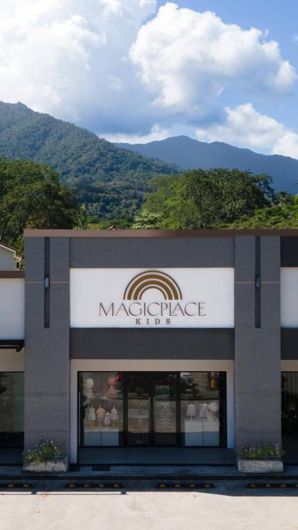 Con un toque de magia y elegancia, Magic Place Kids abrió sus puertas a un exclusivo brunch donde las madres compartieron sus opiniones y visiones sobre las tendencias en moda infantil que desean ver para sus pequeños, explorando el equilibrio perfecto entre estilo, comodidad y diversión.