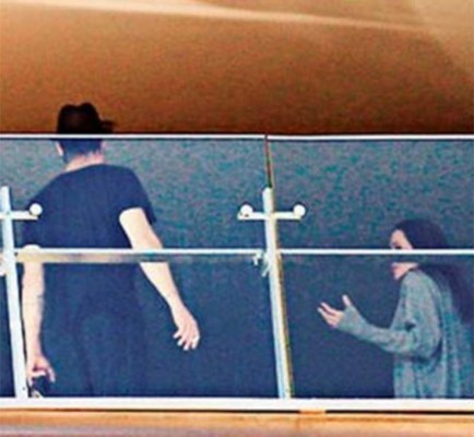 Angelina y Brad peleando en Sidney