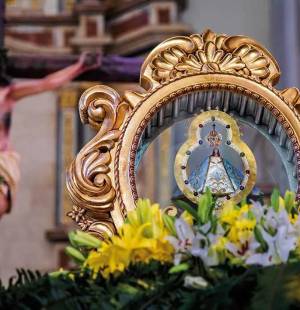 Todo está preparado para la celebración del 279º hallazgo de la Virgen de Suyapa, patrona de Honduras. Miles de devotos de todo el país se reúnen para expresar su gratitud y conmemorar esta fecha especial. En honor a su aniversario, te comparto la historia del descubrimiento de la Virgen de Suyapa.