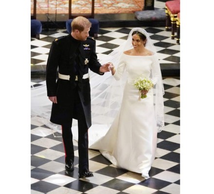 Meghan la duquesa de Sussex enamoró con su vestido