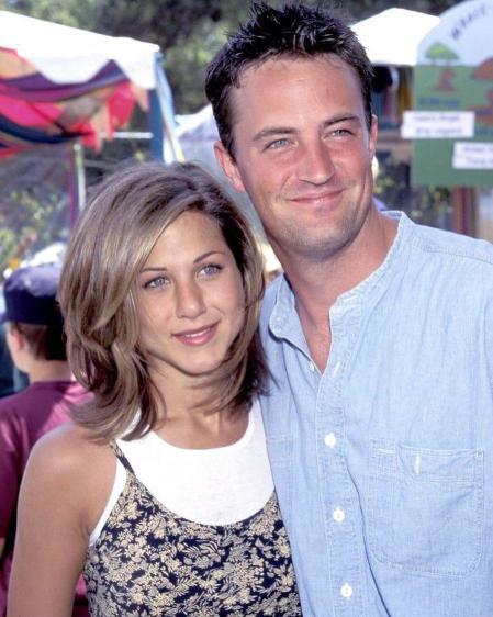 Jennifer Aniston dedica emotivo mensaje a Matthew Perry tras su fallecimiento