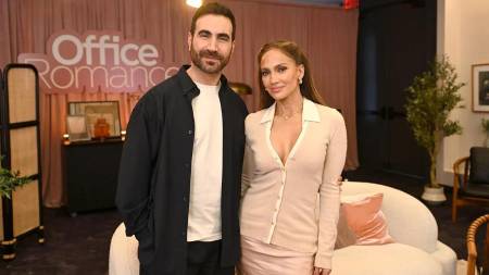Todo lo que sabemos sobre Office Romance, la nueva película de JLo
