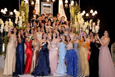 Entre sonrisas, alegría y mucha emoción los seniors 2026 de Mayan School disfrutaron de su prom night en el Centro de Convenciones del Hotel Honduras Maya en una noche llena de música, baile y recuerdos que quedarán en sus corazones.