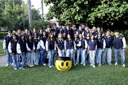 En una mañana cargada de entusiasmo, la generación 2026 de Hillcrest School celebró su esperado <i>entrance</i>. Los seniors iniciaron el día con un cálido desayuno en La Cuisinette, donde compartieron risas y momentos especiales junto a sus compañeros, antes de partir en caravana hacia su colegio para dar inicio a su último año de high school.