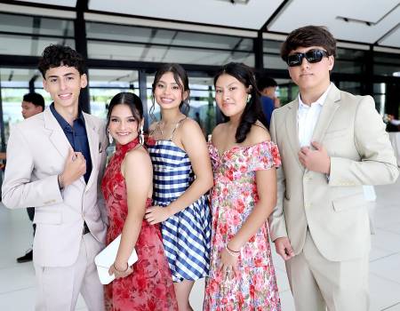 En una luminosa mañana, los seniors 2026 de Mayan School se reunieron para celebrar su esperado Senior Brunch, un encuentro lleno de alegría, nostalgia y unión. El evento tuvo lugar en el restaurante La Cumbre, en un ambiente rodeado de naturaleza, donde los estudiantes lucieron elegantes atuendos y compartieron un desayuno lleno de risas, abrazos y recuerdos.