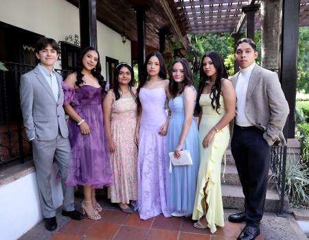 Los seniors 2026 de Acton Academy celebraron su esperado brunch en La Cuisinette, donde llegaron vestidos de gala y con la emoción a flor de piel. Fue una mañana especial para compartir, brindar y crear recuerdos que marcan el cierre de una etapa inolvidable.