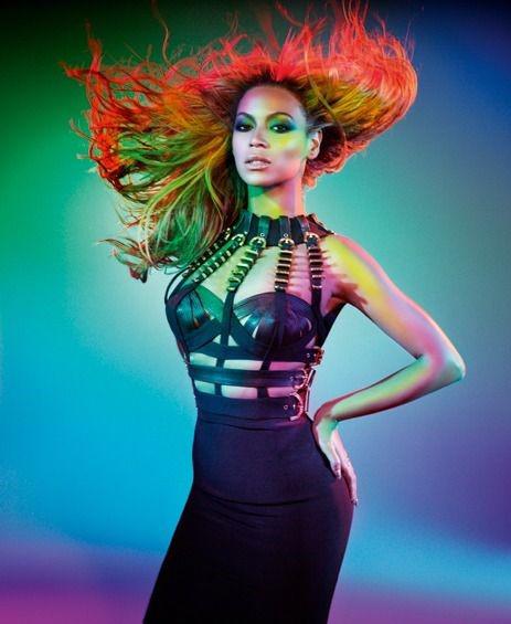 En el 2011, Beyoncé, una de las cantantes más icónicas de nuestros tiempos, utilizó esta pieza para un photoshoot de Complex Magazine. 
