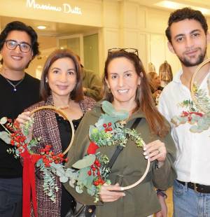 Multiplaza Tegucigalpa y Revista Estilo presentaron “Whispers of Christmas”, una tarde llena de espíritu festivo donde nuestros invitados decoraron sus propias coronas navideñas con la ayuda de Detox Creativo para llevar la magia a sus hogares. En la foto: José Vargas, Sandra Noguera, Gabby Zelaya y Mario Menpez.