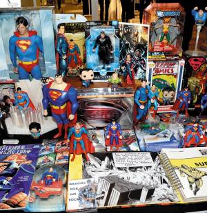 ¡Una noche de película! Multiplaza Tegucigalpa se transformó en el escenario perfecto para la premiere exclusiva de Superman. Los invitados especiales comenzaron la velada con un cóctel de bienvenida, donde compartieron risas, fotos y buena compañía, antes de pasar a la sala de cine para disfrutar del tan esperado screening de la película. Aquí te dejamos las fotos del evento.