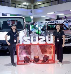 Casa JAAR, distribuidor autorizado en Honduras de ISUZU, GEELY y JMC, participó en la Expomóvil 2025, la feria de autos más importante del país. Los visitantes tuvieron la oportunidad de conocer de cerca la innovación, tecnología y respaldo que ofrecen las reconocidas marcas automotrices.