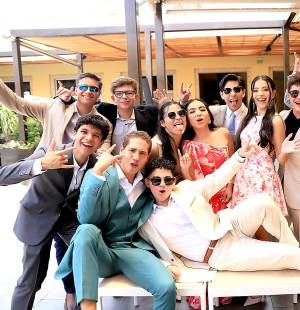 En el ambiente sofisticado del Hotel Intercontinental, los estudiantes de último año de Elvel School celebraron su tan esperado <b>Senior Brunch</b>: un momento íntimo y significativo donde las risas compartidas, las memorias del ayer y los sueños del mañana se fundieron en un mismo escenario. Rodeados de amigos y emociones a flor de piel, la promoción 2025 se reunió para dar inicio al cierre de una etapa inolvidable. Con el prom a la vuelta de la esquina y la graduación en el horizonte, cada mirada, cada foto y cada abrazo resonaron como un preludio a los caminos distintos que pronto tomarán.