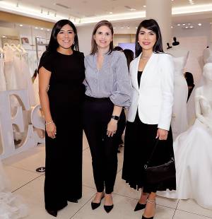 Marcia Lagos, Pamela Cruz y Andrea Lagos.