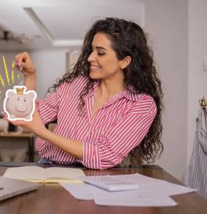 El inicio del año trae una promesa clara: nuevas metas. Y si uno de tus propósitos para 2026 es tener más consciencia financiera, estás en el lugar correcto. Ya no se trata solo de ganar dinero, sino de aprender a administrarlo con intención para construir una relación sana con tus finanzas y —lo más importante— reducir el estrés. Por eso, hoy te compartimos 8 tips clave para tomar control de tu dinero.