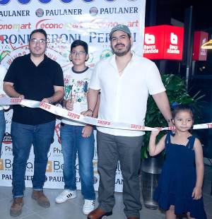 El entusiasmo y la alegría en el rostro de <b>María Fernanda Aguilar, José Ricardo Lara</b> y <b>José Eduardo Castillo</b> fueron evidentes al ser los anfitriones de la inauguración de la cadena hondureña de comida casual <b>Tato’s Wings</b>, que ha conquistado a los consumidores de <b>Tegucigalpa</b> y ahora llega a <b>San Pedro Sula</b> con su inconfundible sabor y un moderno diseño, perfecto para compartir con familia y amigos.