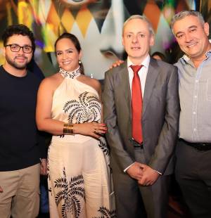 Así fue la inauguración del Casino Majestic, ubicado en el Edificio de Sompopo, contiguo a Torre Libertad, sobre el boulevard Suyapa. El evento reunió a invitados especiales y amantes del entretenimiento, quienes fueron testigos del inicio de una nueva era en el mundo del juego y la sofisticación. La noche estuvo marcada por el glamour, el suspenso de las apuestas y una experiencia sensorial que combinó lujo, diseño y sabor.