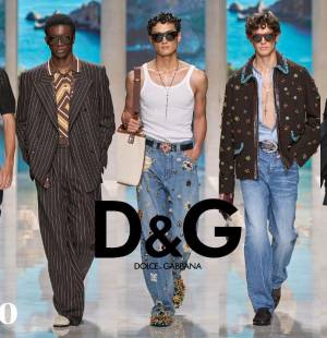 “Vacanze Siciliane”, o vacaciones sicilianas, es el título elegido por Dolce &amp; Gabbana para la nueva colección masculina de primavera de 2027. La casa de moda italiana seleccionó la isla como escenario para su <i>runway show</i> por su cultura y su extraordinario patrimonio artesanal, que lleva casi cuarenta años siendo fuente de inspiración para Domenico Dolce y Stefano Gabbana.